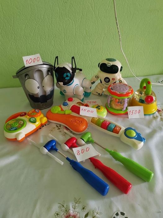 Продам динозавров и мелкие игрушки
