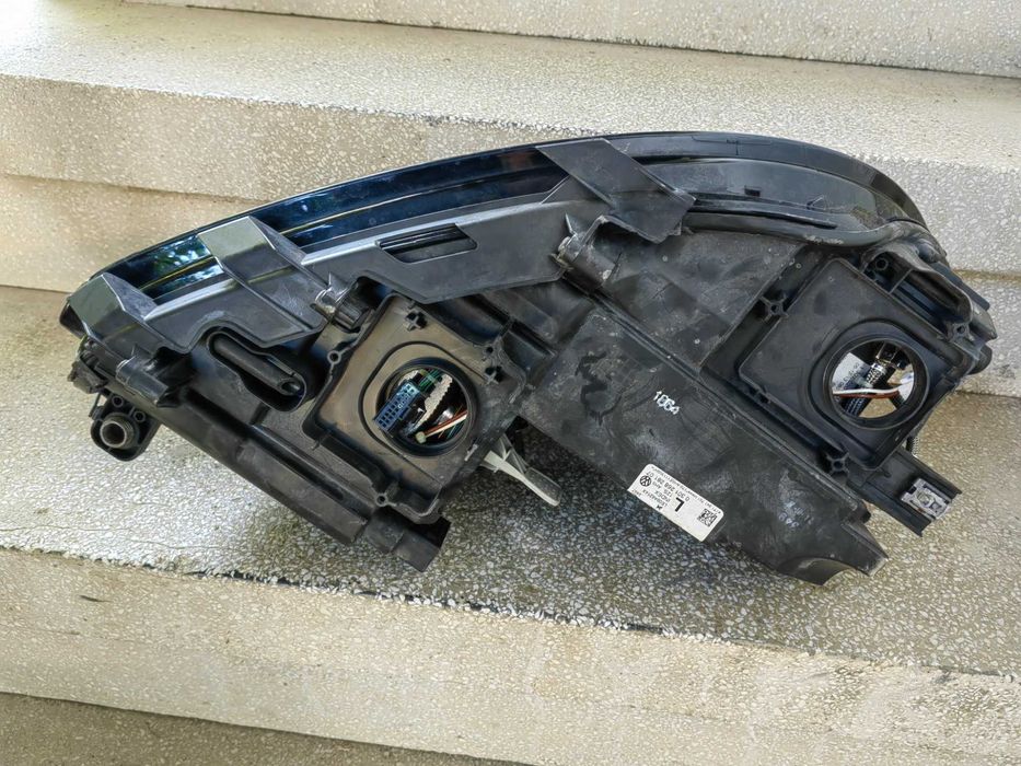 Фар VW Touran Bi-Xenon LED ляв / Фар VW Caddy / Фар Туаран Кади Оригинален