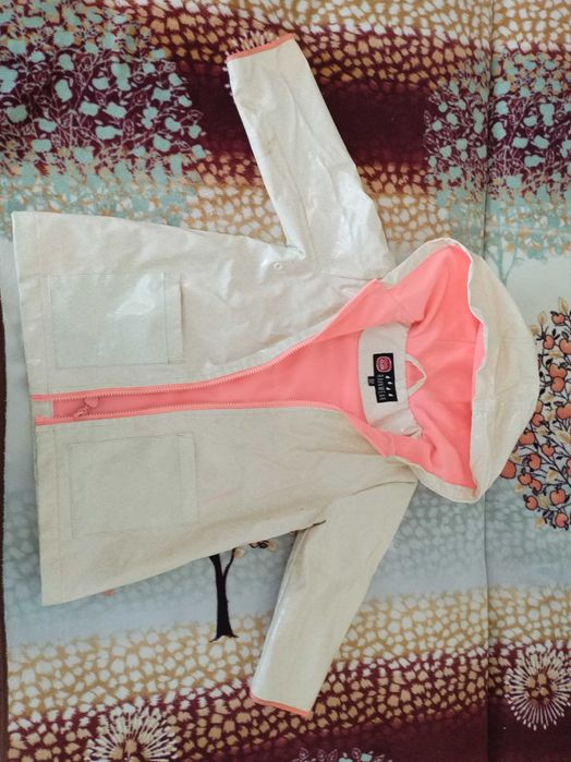 Продам детские куртки