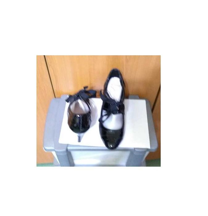 Pantofi M&S UK cu toc inalt negri de lac cu siret, model deosebit, 40