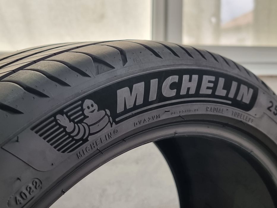 "Dot 22" 255/40/18 Michelin 2Броя: 125€ 6мм