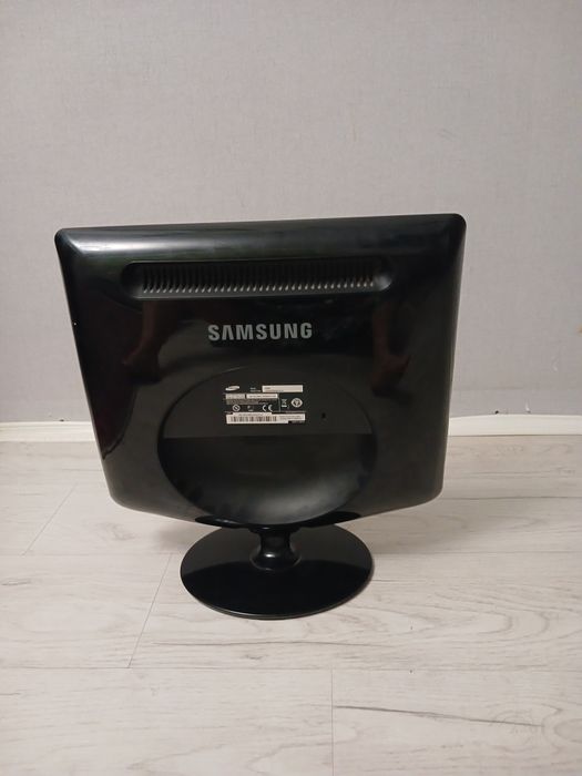 Монитор , производство Самсунг. Чёрный