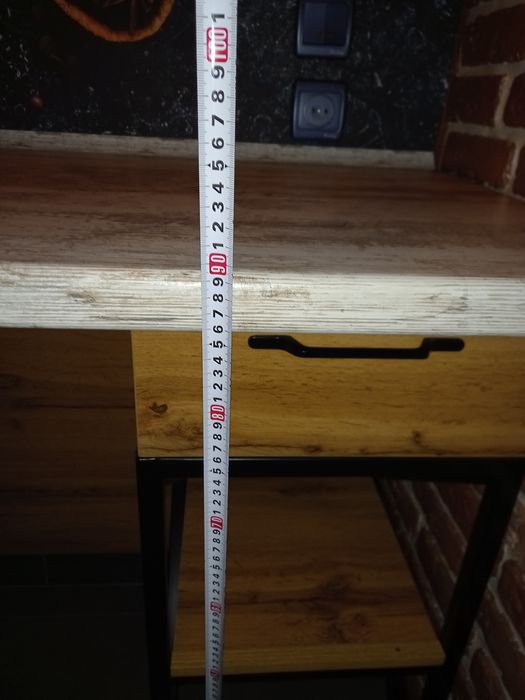 Стол для барбер зоны лофт.