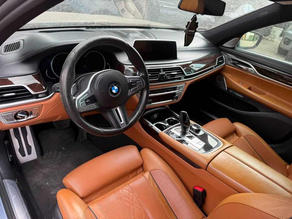 Dezmembrez BMW 740 g 11
