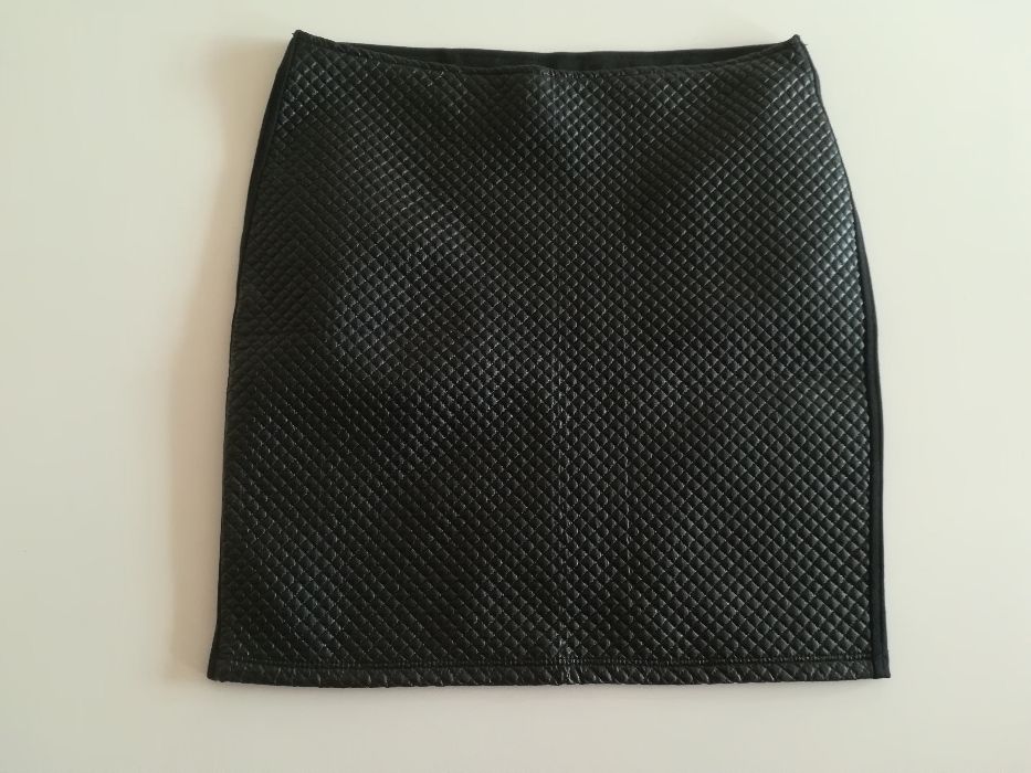 Пола от капитонирана еко кожа М