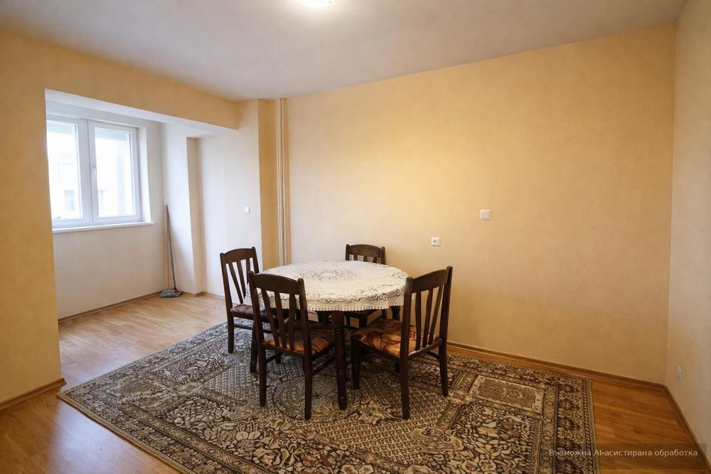 Тристаен апартамент под наем в Център