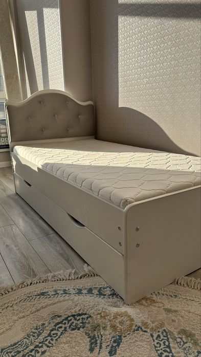 Б/у детская кровать с матрасом