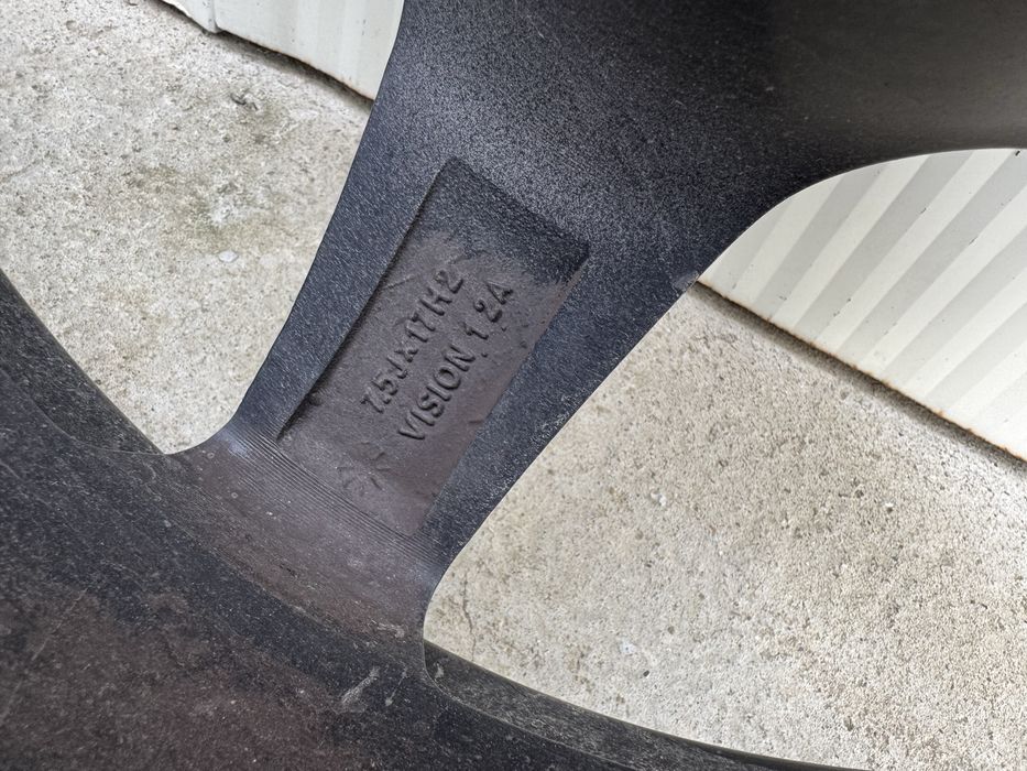 Jante BMW pe 17” 225 45 R17 94W