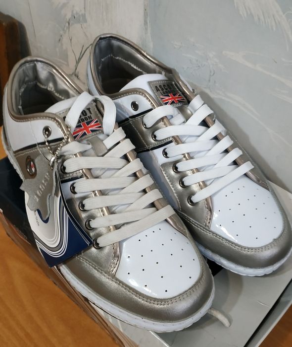 Продам кроссовки