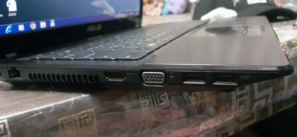 Срочно сотилади Ноутбук заряткаси 1 . Соатга якин ушайди 2011.йилда