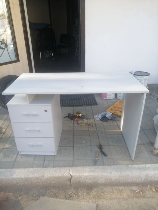 Продам стол офисный