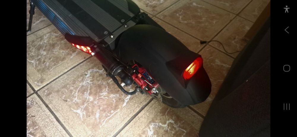 motor 1000 watt / viteza 55/h /ca si noua