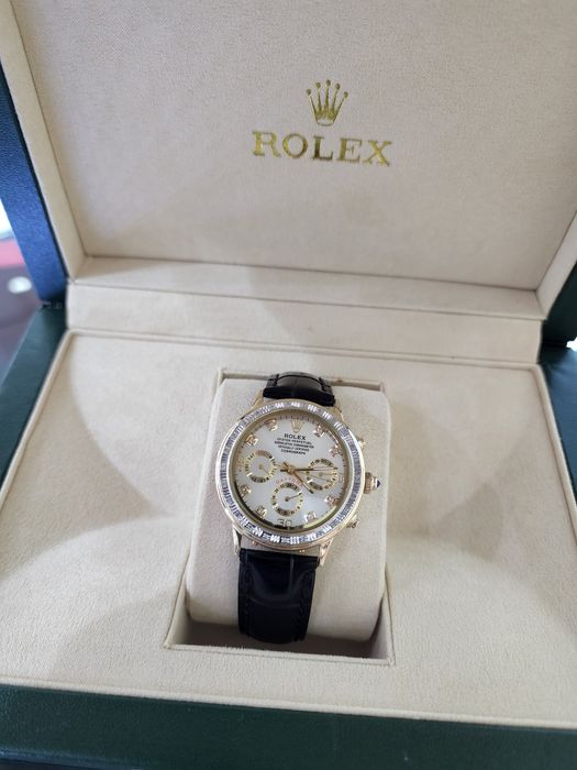 Золотые Ролексы с бриллиантами.