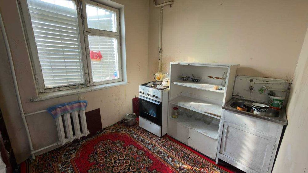 Киргили Шарқ мехмонхонаси 1 қаватда 2хонали квартира сотилади.ID: 1762