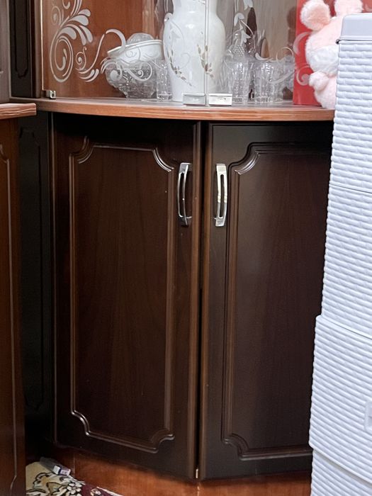 Угловая стенка, срочно сотилади!