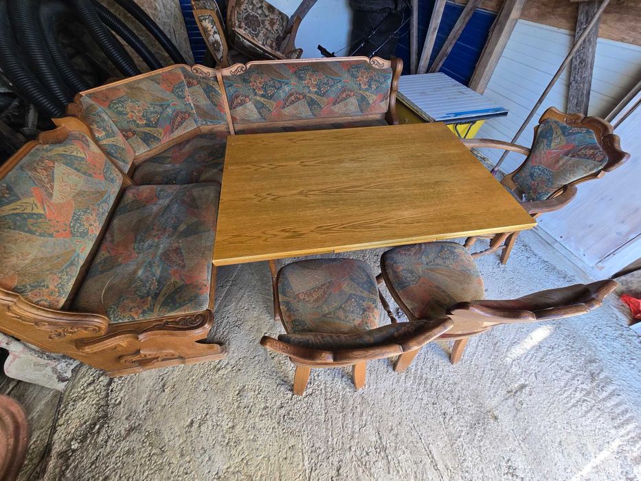 Colțar cu masa si scaune