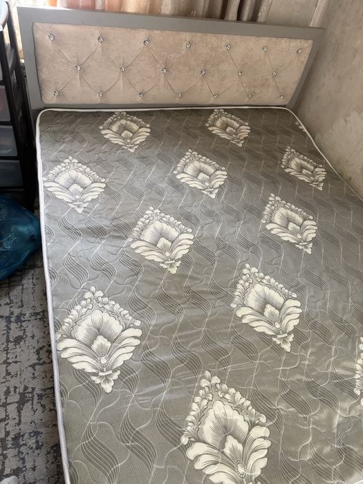 Продам двуспальную кровать