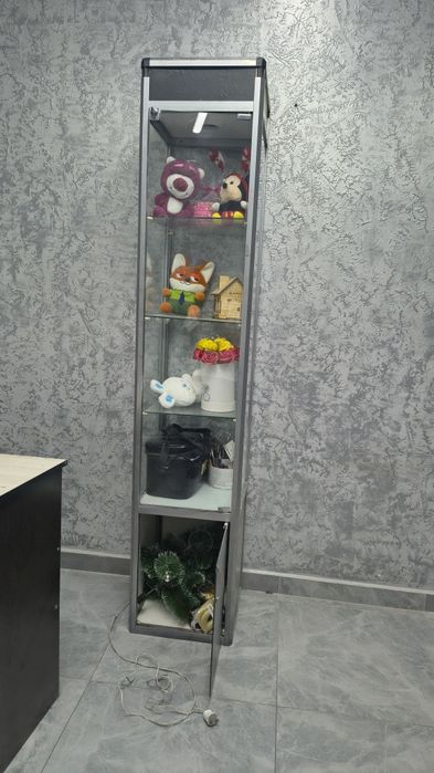 Стеклянная витрина продам