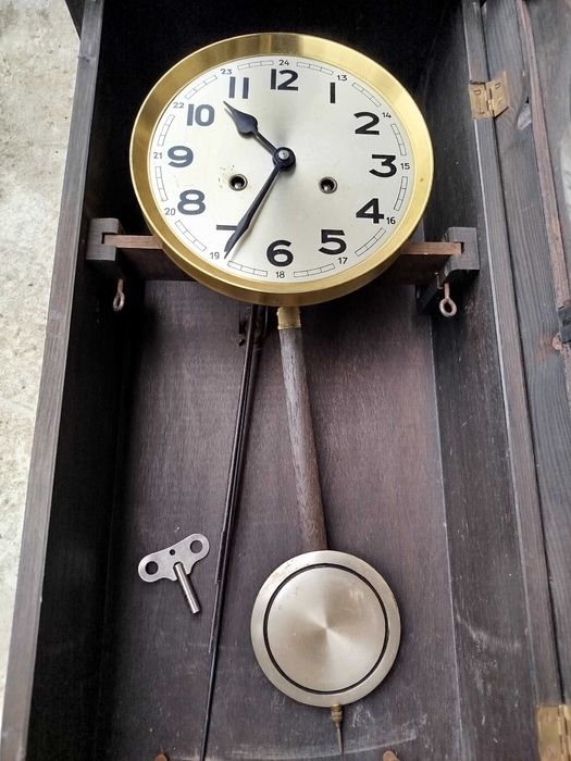 Стар стенен часовник