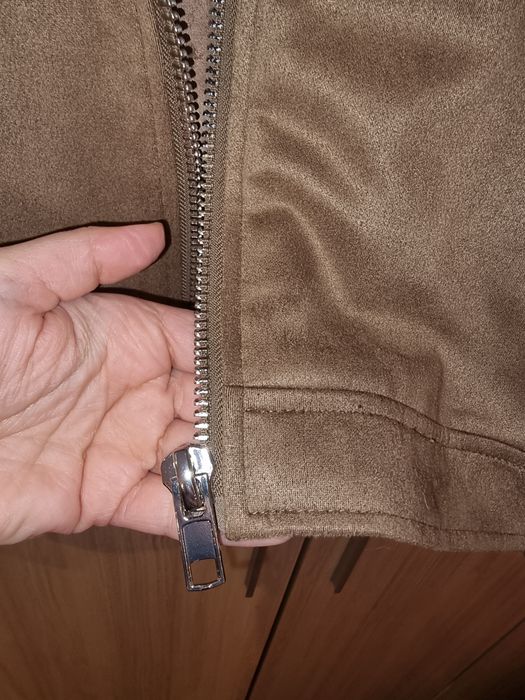 Дамско късо кафяво яке от велур - Sinsay