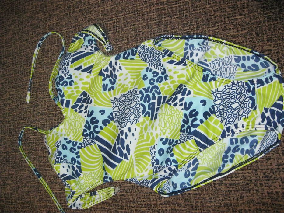 Купальники  подростковые,  кепки, очки