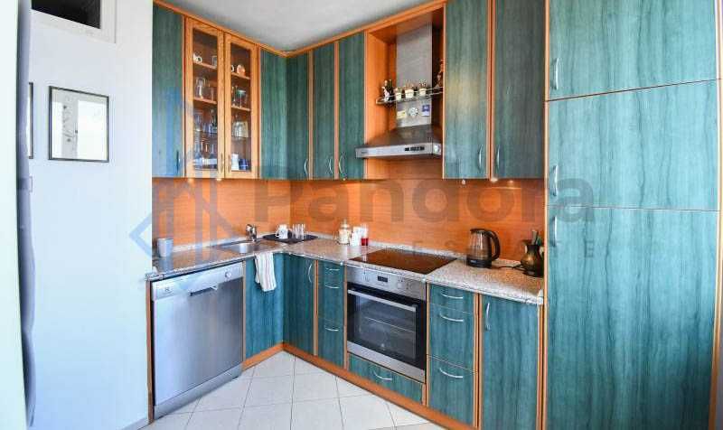 Четиристаен апартамент под наем в кв. Оборище