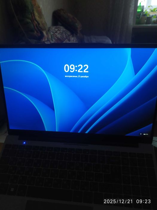 Ноутбук для работы и учебы.