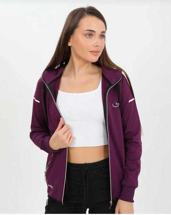 Стилен дамски комплект с качулка