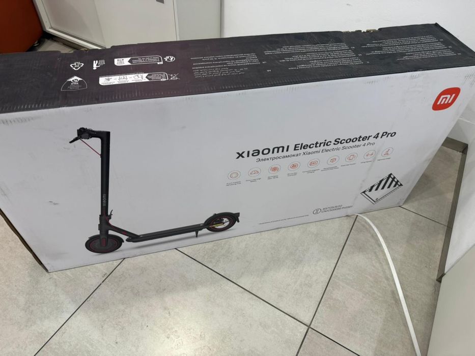 Продам Электросамокат Xiaomi Mi Electric Scooter 4 Pro