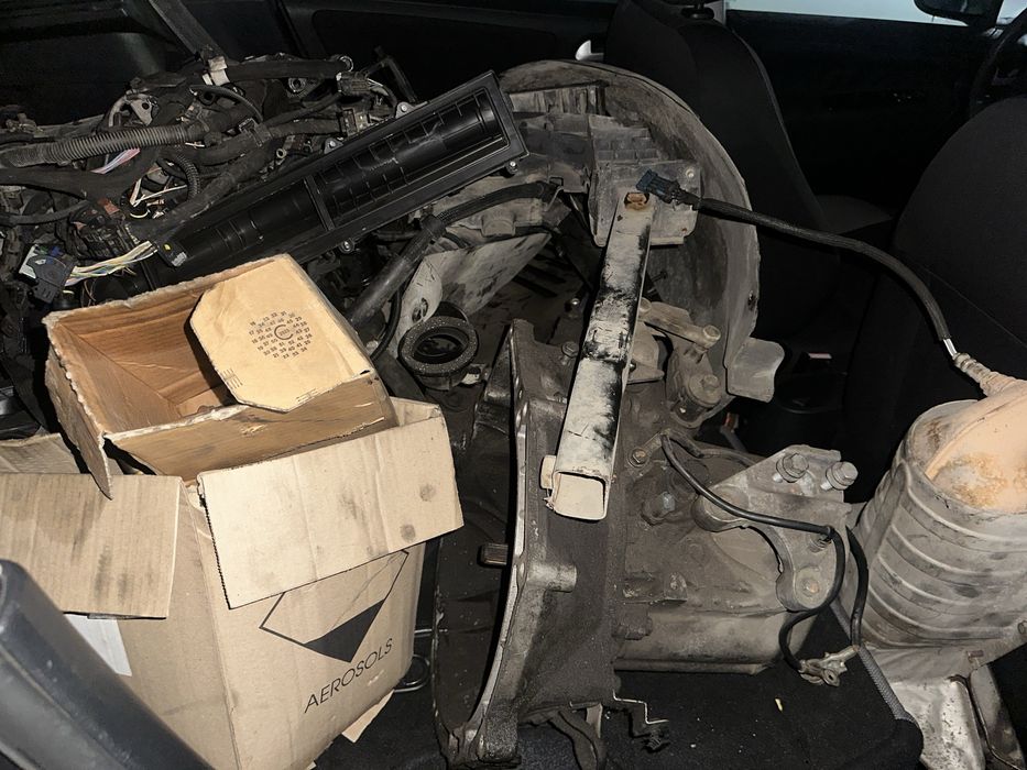 Dezmembrez Peugeot 207