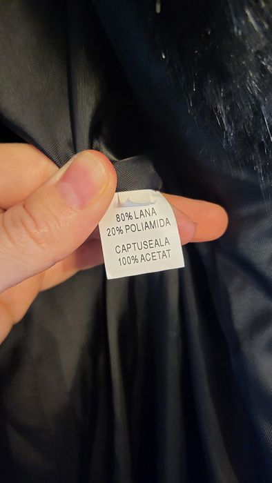 Palton lână, negru,scurt,mărimea 42 ,guler de blana,femei