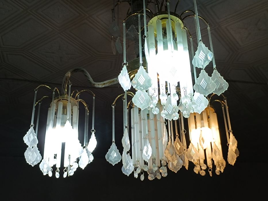 Продам люстру за 2000