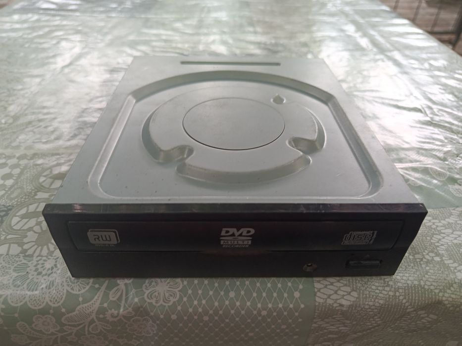 DVD-RW привод Lite-On iHAS124-04 SATA