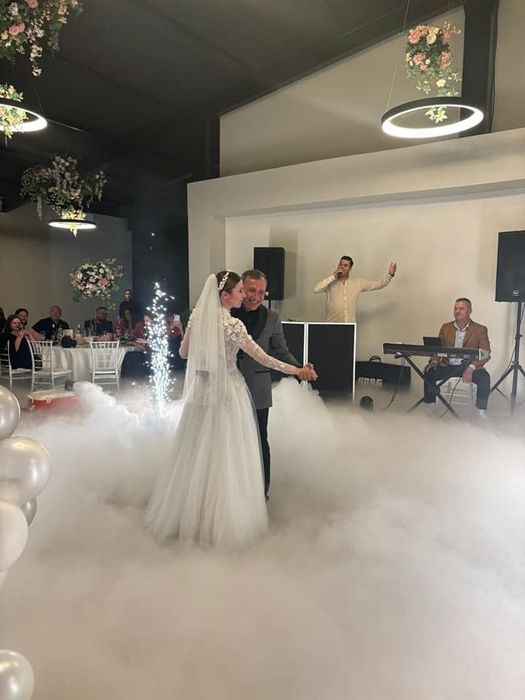 Fum greu si artificii SPARKULAR pentru dansul mirilor