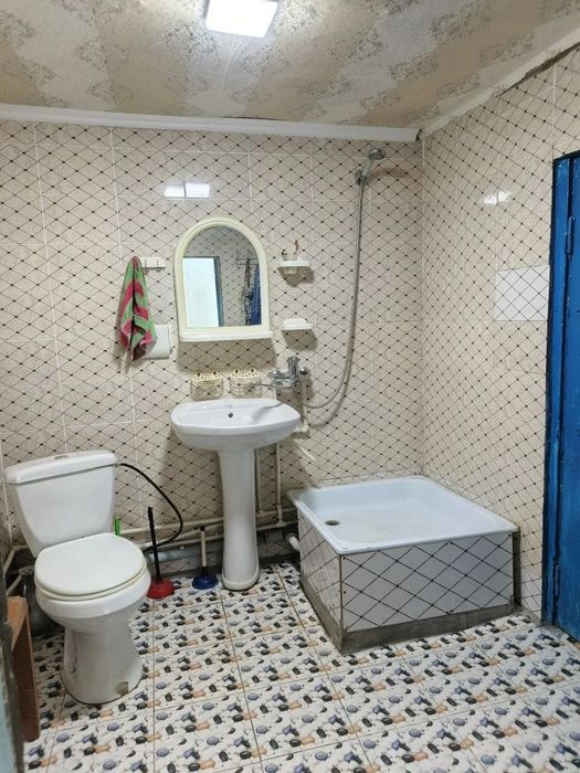 Продается квартира в общем дворе