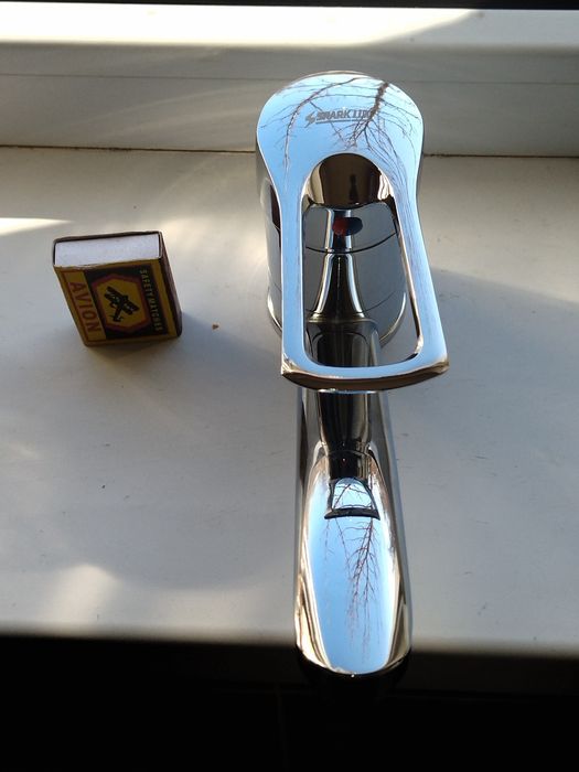 Смеситель для ванны и кухни.