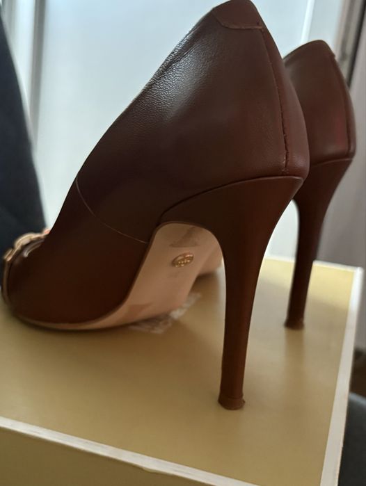 Vand pantofi eleganti