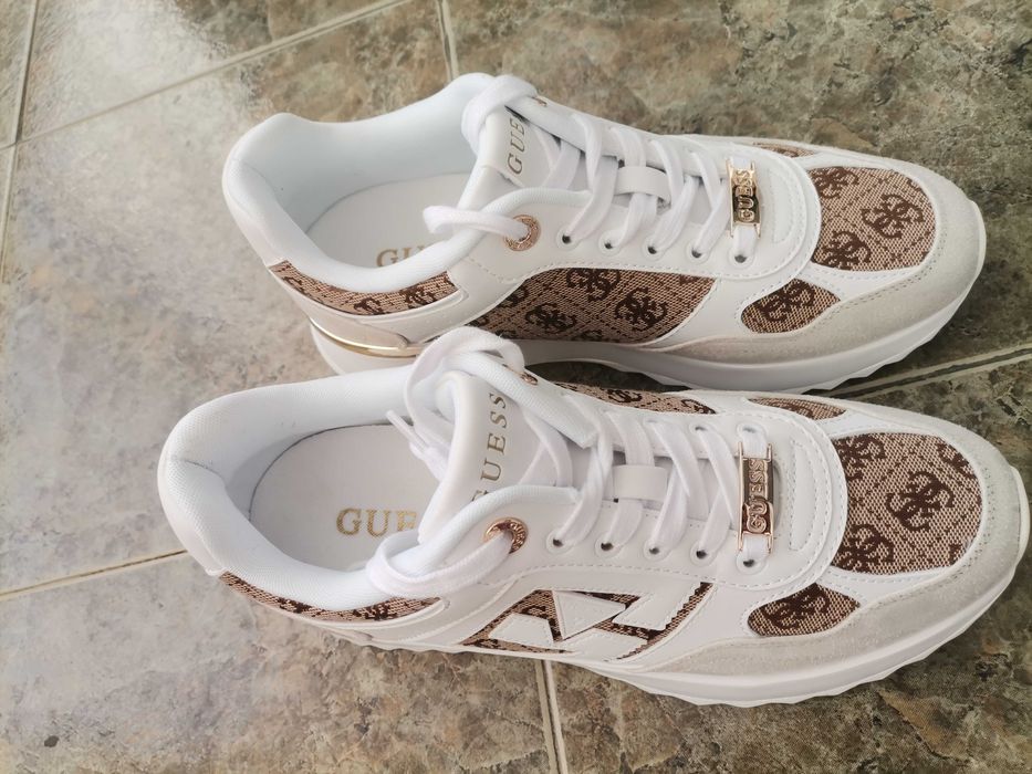 Оригинални дамски  обувки Guess