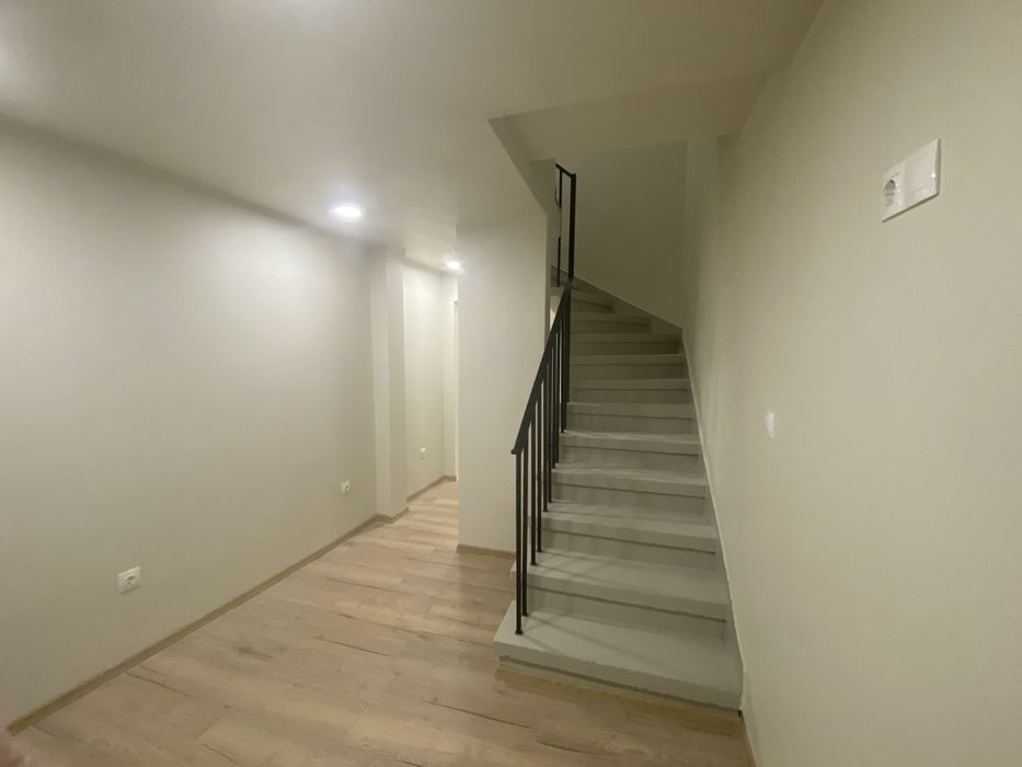 Дава се под наем Офис в Варна, Колхозен пазар - 49 кв.м за 382.5 € - Снимка #6