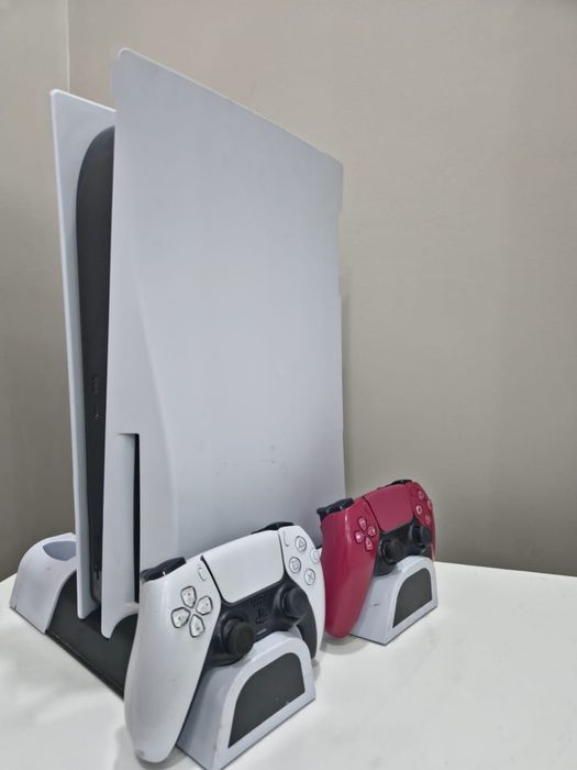 PlayStation 5 с джостиками