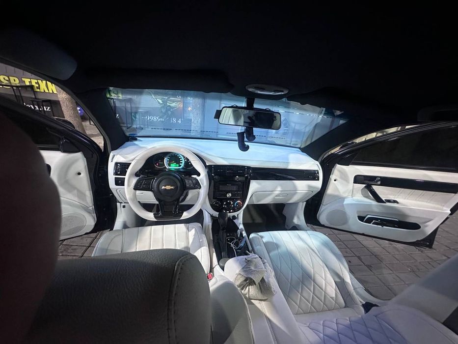 Продаю свой автомобиль Lacetti