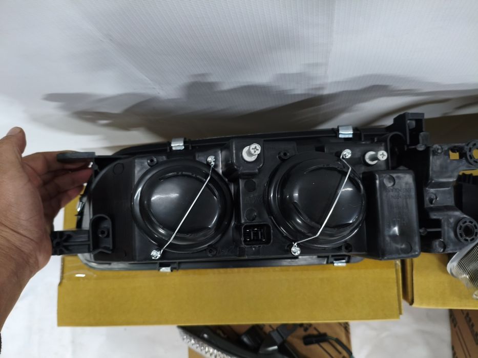 Фары передние Мазда 626 птичка