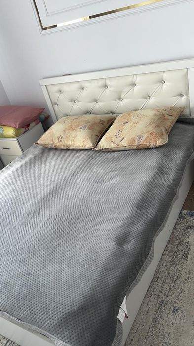 Спальный кровать