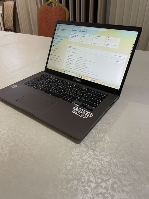 Ноутбук ASUS.