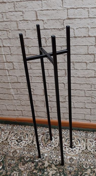 Продам поставку для цветов