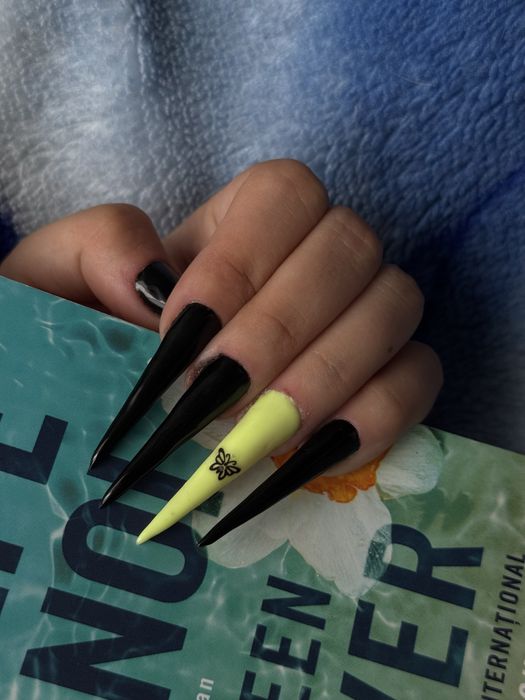 Caut modele pentru unghii cu gel