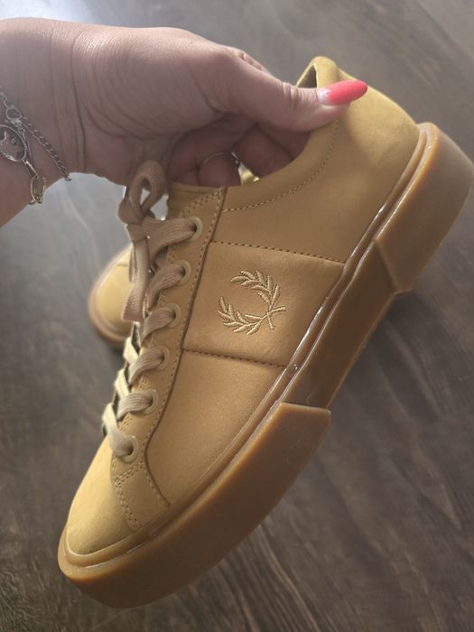 Обувки Fred Perry