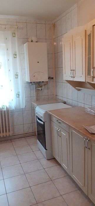 Închiriez apartament cu 3 camere in Gherla Aleea Stăruintei   la parter