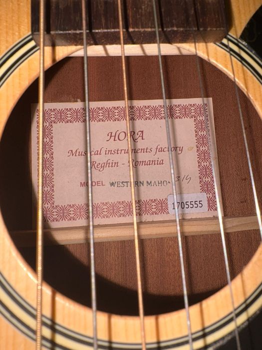 Chitara acustica Hora