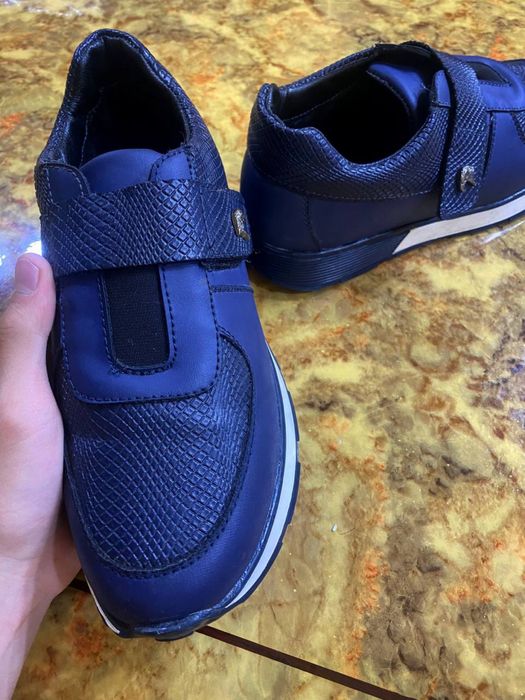 Стильные кроссовки